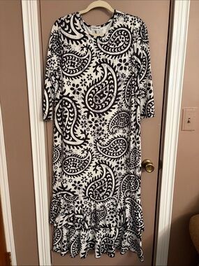 Nuggles Brand Black & White Paisley Midi Dress with Ruffle Hem Size Medium